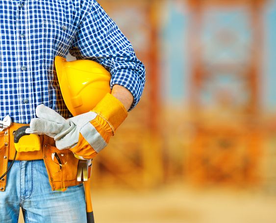 Hydropet worker with helmet